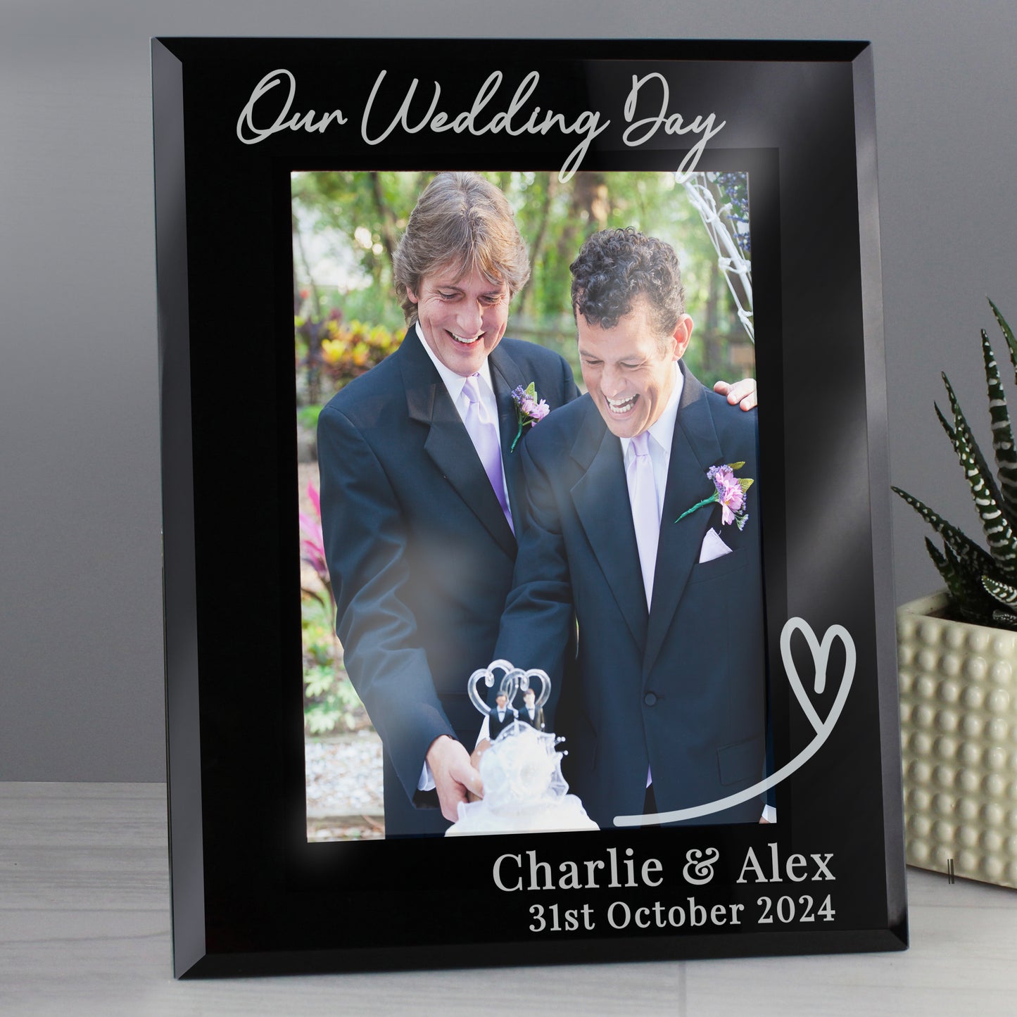 Personalised Heart Black Glass 7x5 Photo Frame